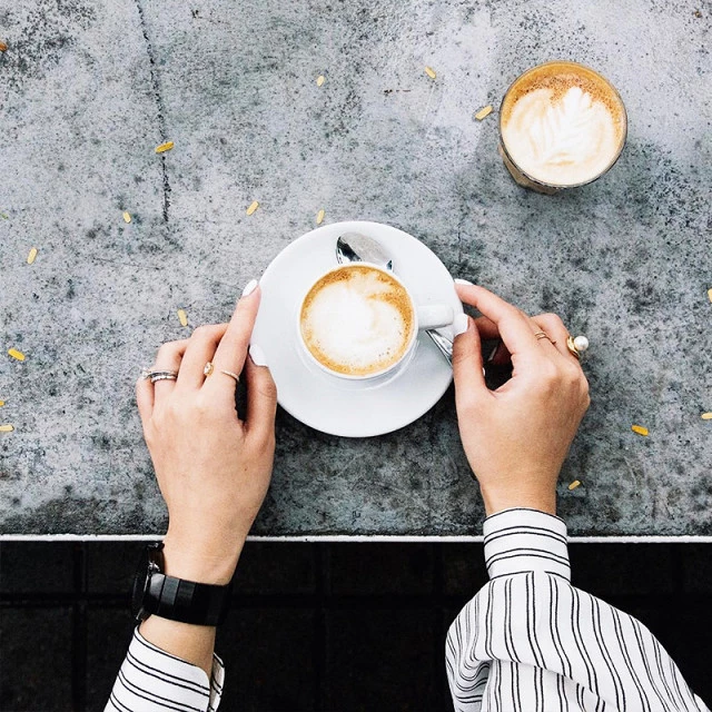 Υποφέρεις από ημικρανίες; Μήπως φταίει ο τρόπος που πίνεις τον καφέ σου;