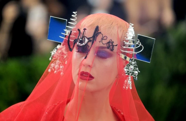 Met Gala 2017: Δες εδώ ΟΛΑ τα beauty looks (καλά και αδιάφορα) που είδαμε στο κόκκινο χαλί