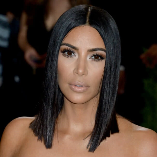 Η ίδια η Kim Kardashian σού δείχνει πώς να κάνεις contouring το καλοκαίρι