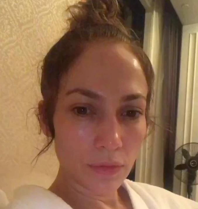 Οι διάσημοι «τσαλακώνονται» στο Instagram: Οι φωτογραφίες που δεν περιμέναμε ότι θα δούμε