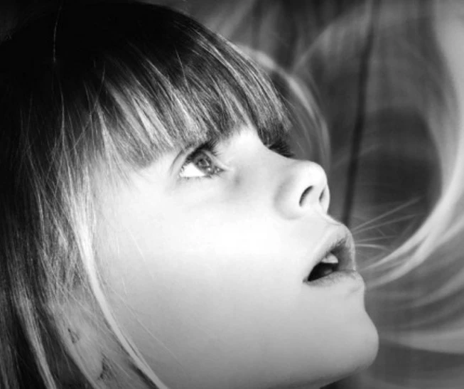 Τα παιδιά που «δεν χωράνε σε κανένα παπούτσι»