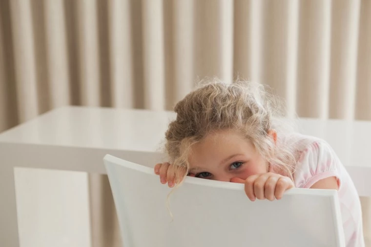 6 τρόποι για να ενθαρρύνουμε ένα ντροπαλό – διστακτικό παιδί