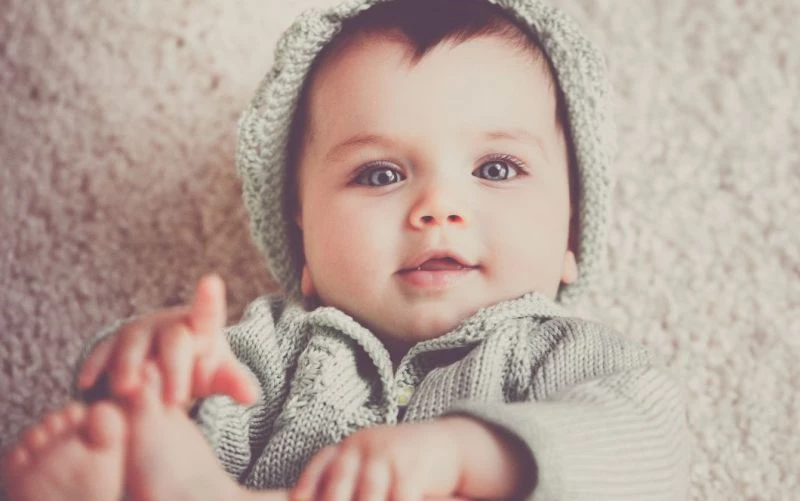 13 σωστά – και κάποια γελοία – πράγματα που κάνω όταν το μωρό κλαίει ασταμάτητα