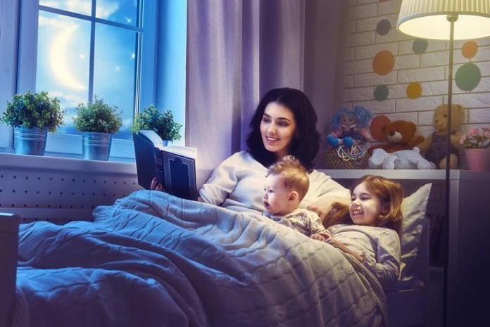 5 λόγοι για τους οποίους είναι καλό να διαβάζεις στο παιδί σου μια ιστορία κάθε βράδυ