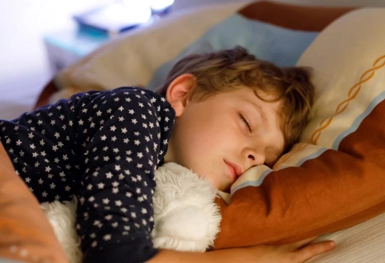 8 οφέλη που προσφέρει στα παιδιά η ρουτίνα πριν τον ύπνο