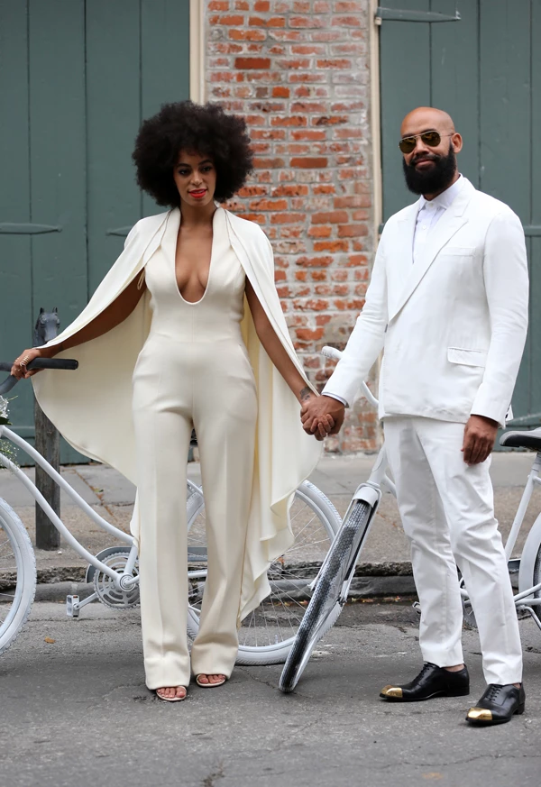 http://www.missbloom.gr/media/pics/2014/A-NOVEMBER/CELEBRITIES/CELEBS-NOW/Solange/solange-bike.jpg