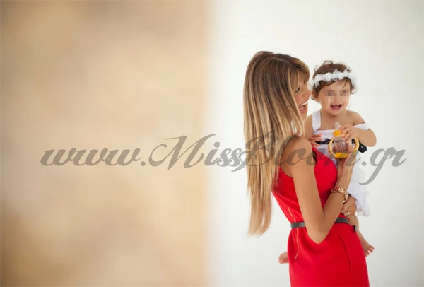 Η Σάντυ Κουτσοσταμάτη και η βάφτιση της μικρής...