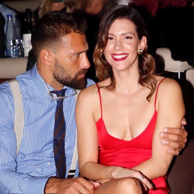 Οι Μαρακάκης - Θωμοπούλου βάπτισαν την κόρη τους, η Βίκυ Καγιά αποκαλύπτει τους λόγους αποχώρησής της από το "GNTM" & όλα τα νέα