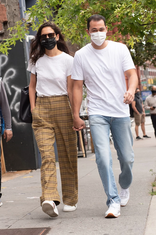 Katie Holmes And Emilio Vitolo Jr. Spotted Holding Hands In NYC