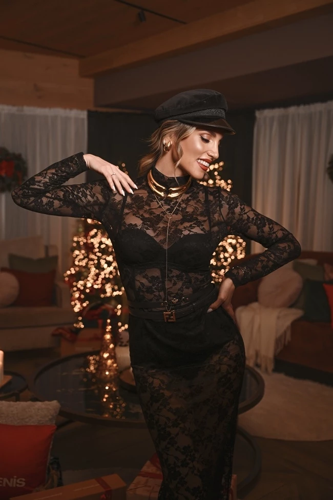 Οι εμφανίσεις που έκανε η Αθηνά Οικονομάκου στο Xmas event της Tezenis