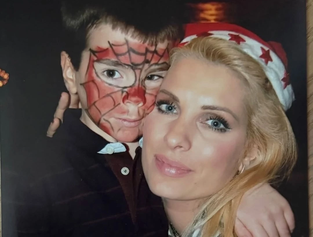 Ελένη Μενεγάκη & Άγγελος Λάτσιος (κεντρική)