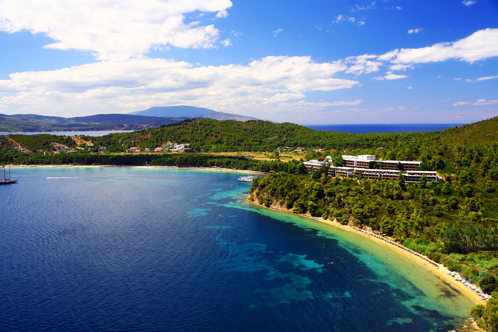 Πώς θα ζήσεις τις πιο όμορφες διακοπές σου στη Σκιάθο