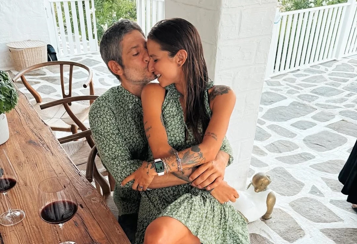 Εριέττα Κούρκουλου Λάτση | Φωτογραφίζει τον Νικόλα της να περπατά στη βροχή με τις πιο χαριτωμένες κίτρινες γαλότσες