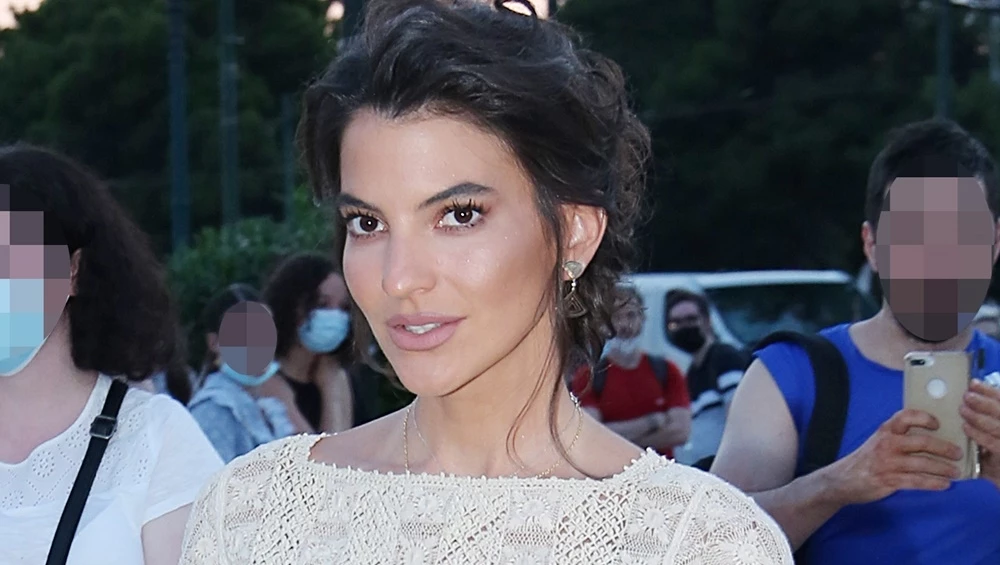 Δήμητρα Κούστα | Με μικροσκοπικό μπλε μπικίνι στις διακοπές με το σκάφος στα ελληνικά νησιά