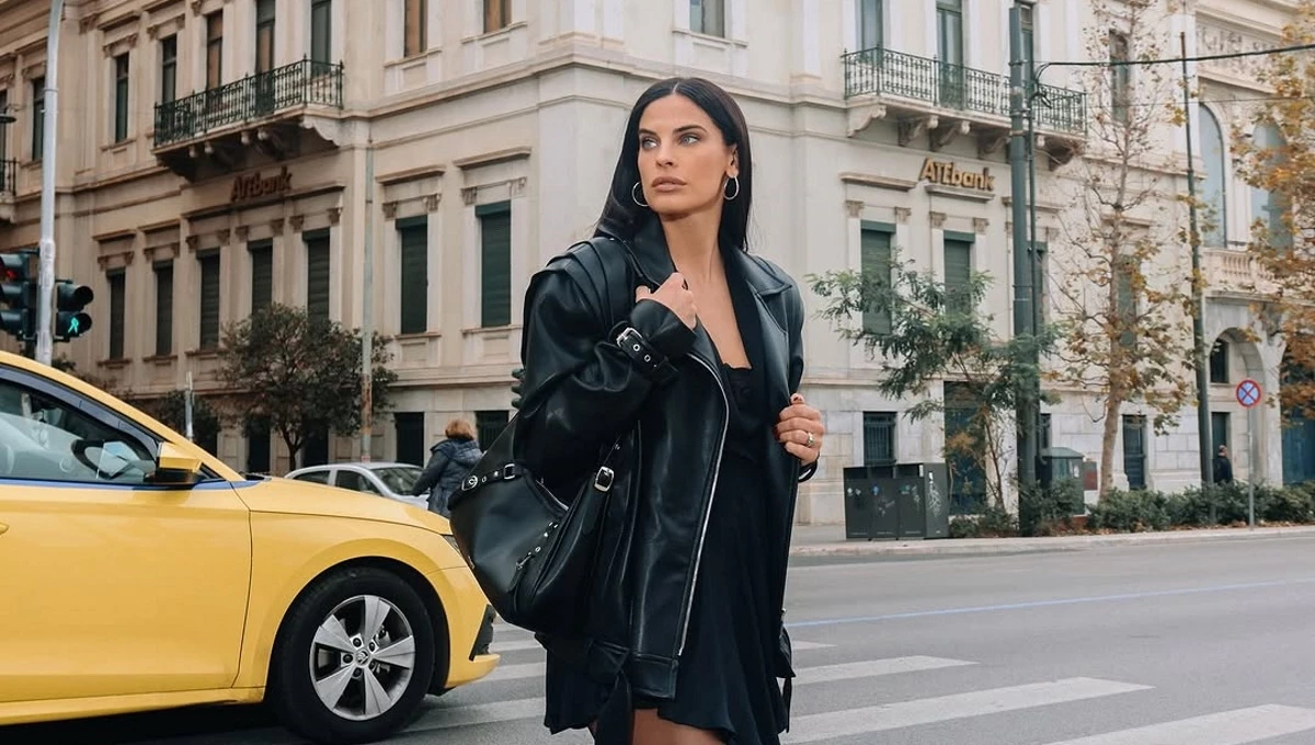 Χριστίνα Μπόμπα | Με το τέλειο casual outfit για τις δουλειές της καθημερινότητας