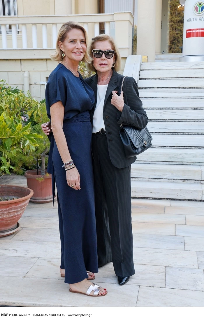 Η Τζένη Μπαλατσινού με τη μητέρα της Σόνια σε νέα εμφάνιση