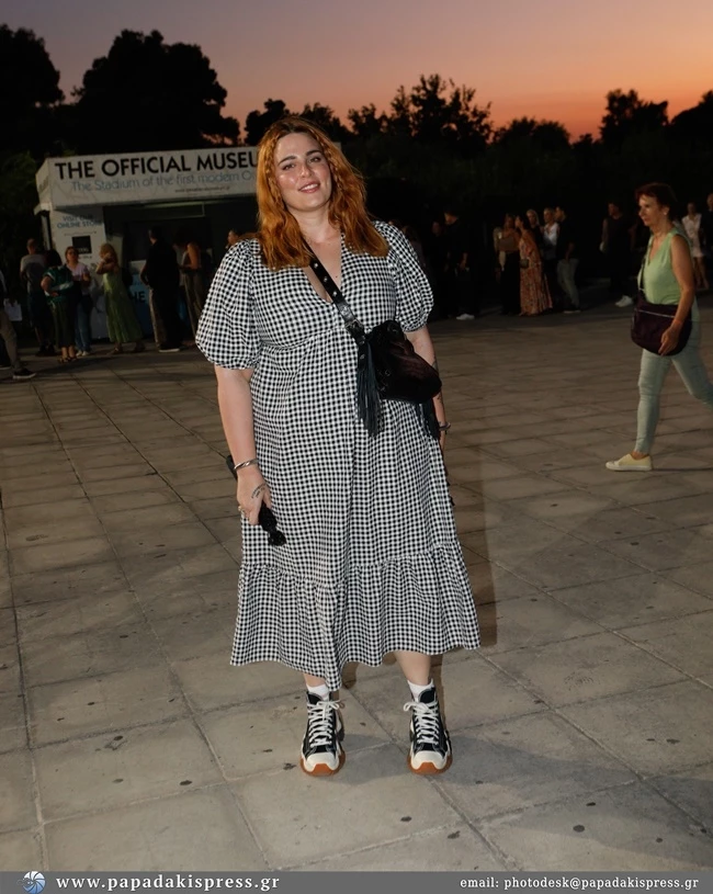 Η Εβελίνα Νικόλιζα με το φόρεμα στο πιο girly μοτίβο του καλοκαιριού