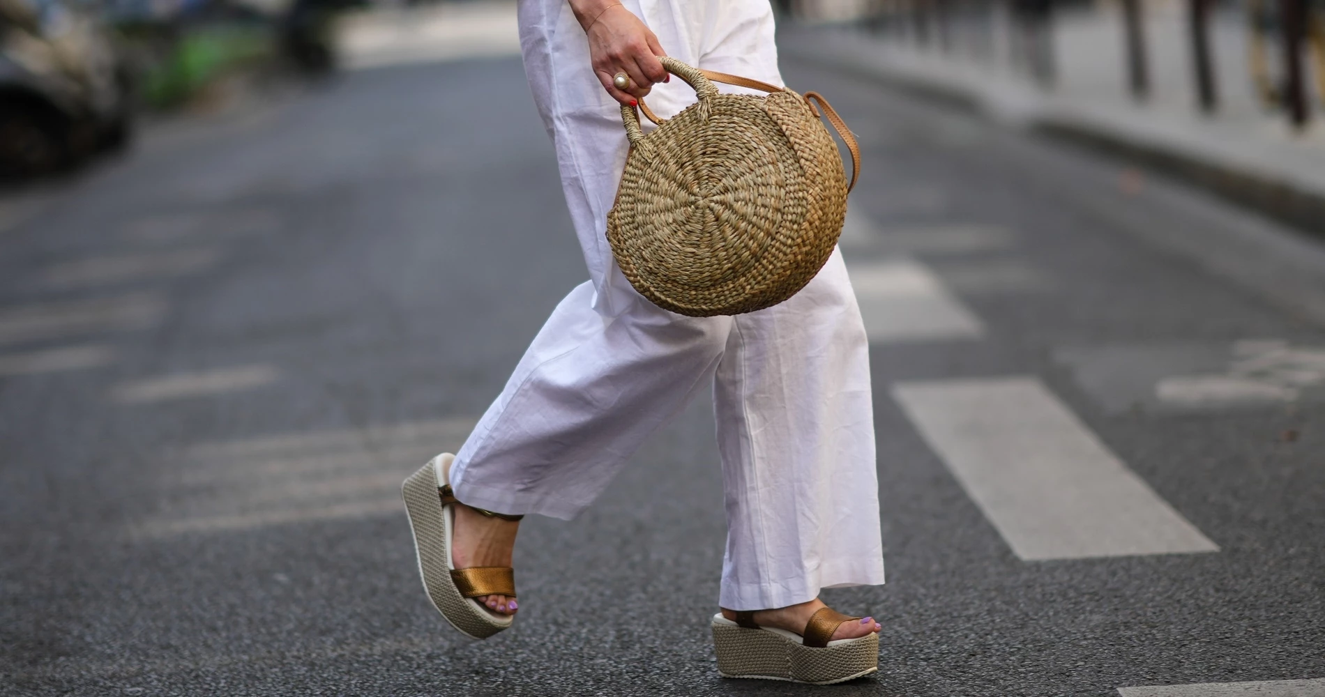 Τα τρία ζευγάρια πλατφόρμες που πρέπει να έχουμε όλες στη ντουλάπα μας