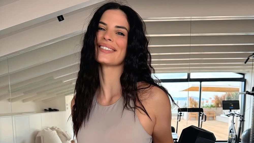 Η Χριστίνα Μπόμπα πάντρεψε την παιδική της φίλη | Η baby pink εμφάνιση της που εντυπωσίασε