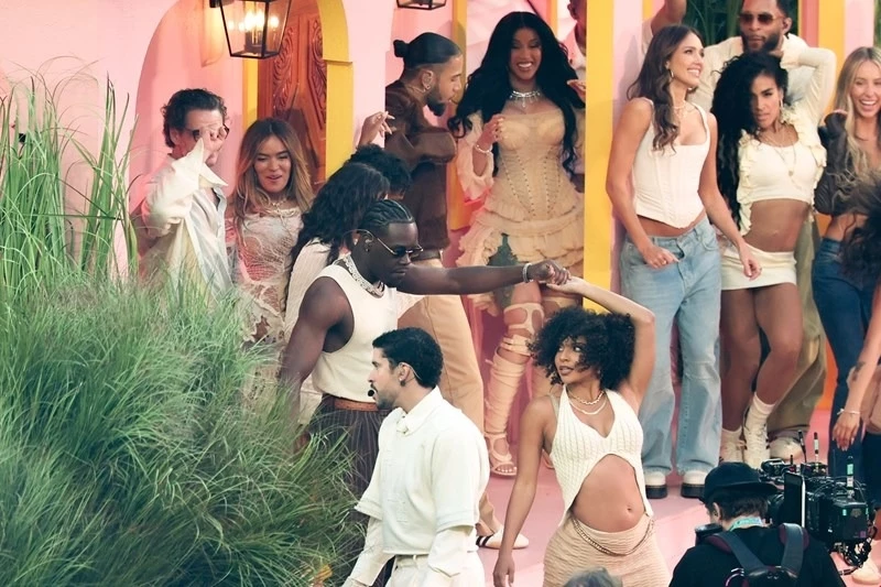 Super Bowl 2026 | Παρέλαση αστέρων στο halftime show του Bad Bunny