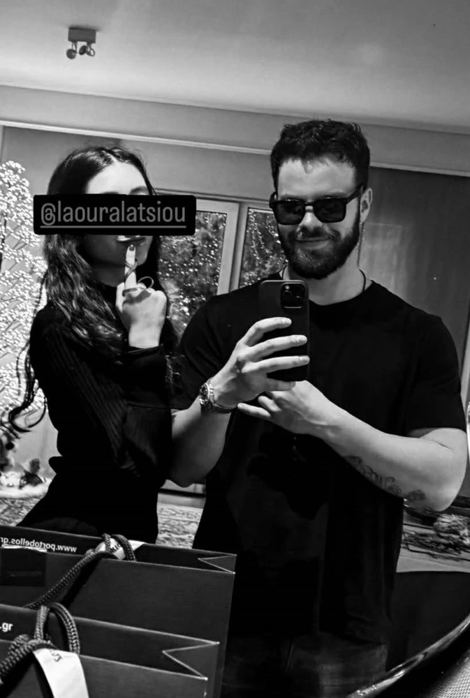 Λάουρα Λάτσιου | Με festive girly dress μαζί με τον αδελφό της, Άγγελο Λάτσιο