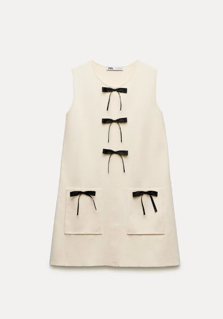 Girls don't walk, RUN | Το λευκό mini φόρεμα με φιόγκους από τη Zara που θα αναβαθμίσει τις εμφανίσεις σου
