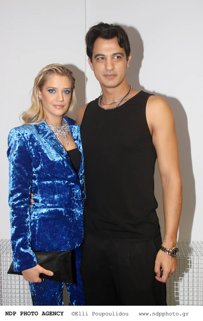 Τζένη Θεωνά - Δήμος Αναστασιάδης | Η σπάνια δημόσια και πολύ εκκεντρική εμφάνιση του ζευγαριού