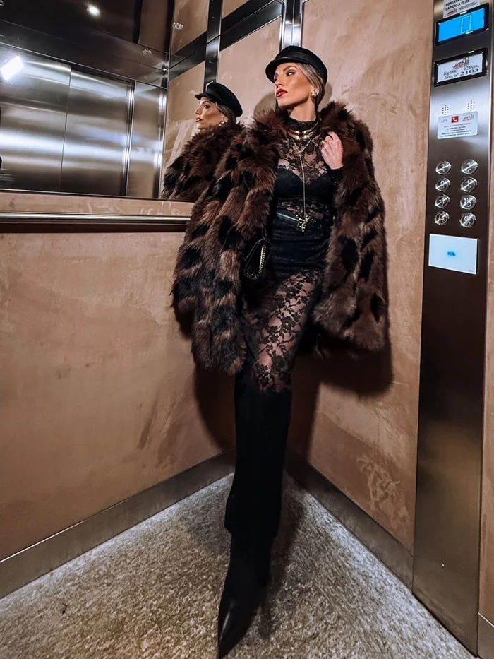 Η Αθηνά Οικονομάκου με naked dress