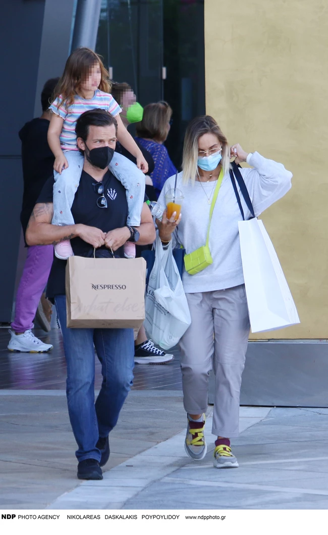 Αλεξάνδρα Μαροσούλη | Βόλτα για ψώνια στις πλάτες του μπαμπά της, Θοδωρή Μαροσούλη - Η γλυκιά οικογενειακή απόδραση