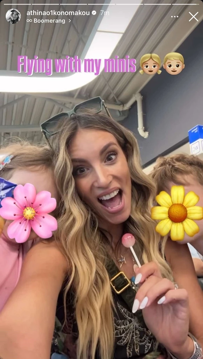 Η Αθηνά Οικονομάκου με "coconut nails", την τάση εμμονή των celebrities