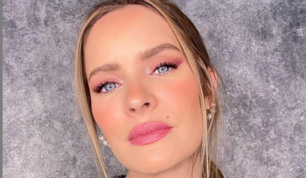 Anita Brand | Φόρεσε το μολύβι ματιών που κάνει τα μάτια να δείχνουν τεράστια και πιο φωτεινά από ποτέ