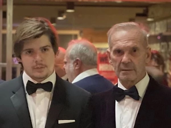 Μάξιμος Κωστόπουλος | Τζένη Μπαλατσινού - Βασίλης Κικίλιας - Πέτρος Κωστόπουλος μαζί στο δείπνο για τα γενέθλια του