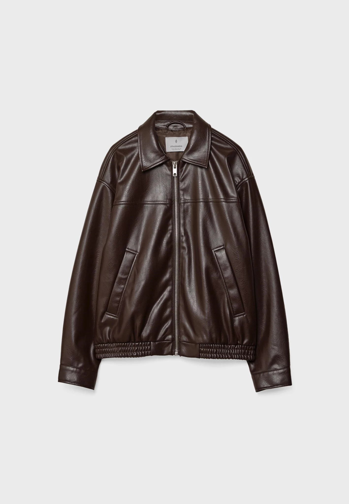 Το δημοφιλές πανωφόρι από τη Stradivarius που θα φορέσεις τώρα και την άνοιξη