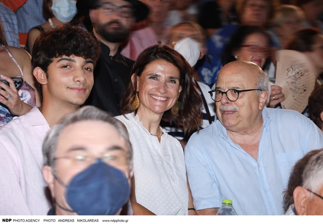 Τζωρτζίνα Σερπιέρη | Η σπάνια δημόσια εμφάνιση της κόρης της Μαρινέλλας με τα δυο της παιδιά