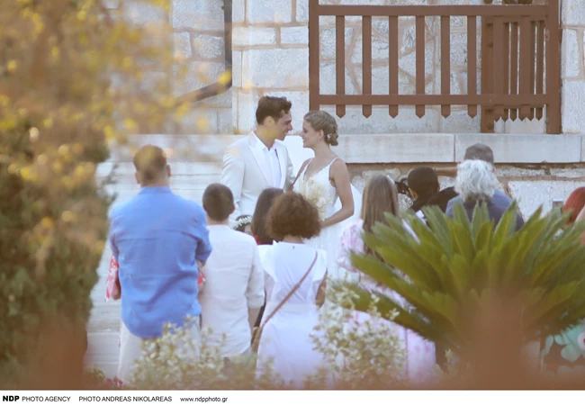 Δανάη Μιχαλάκη | Μας δείχνει τις βέρες του γάμου της με τον Γιώργο Παπαγεωργίου