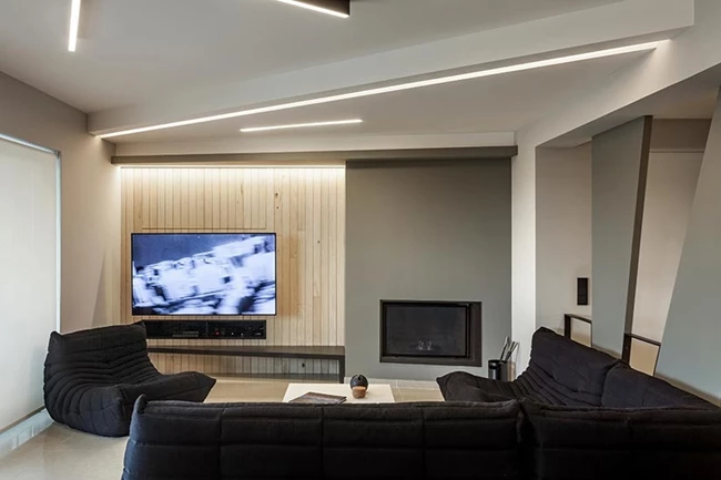 Ένα σύγχρονο διαμέρισμα στο Μετς είναι ο ορισμός του mix & match στο μίνιμαλ design - πώς συνδυάζεται το ρετρό με το μοντέρνο