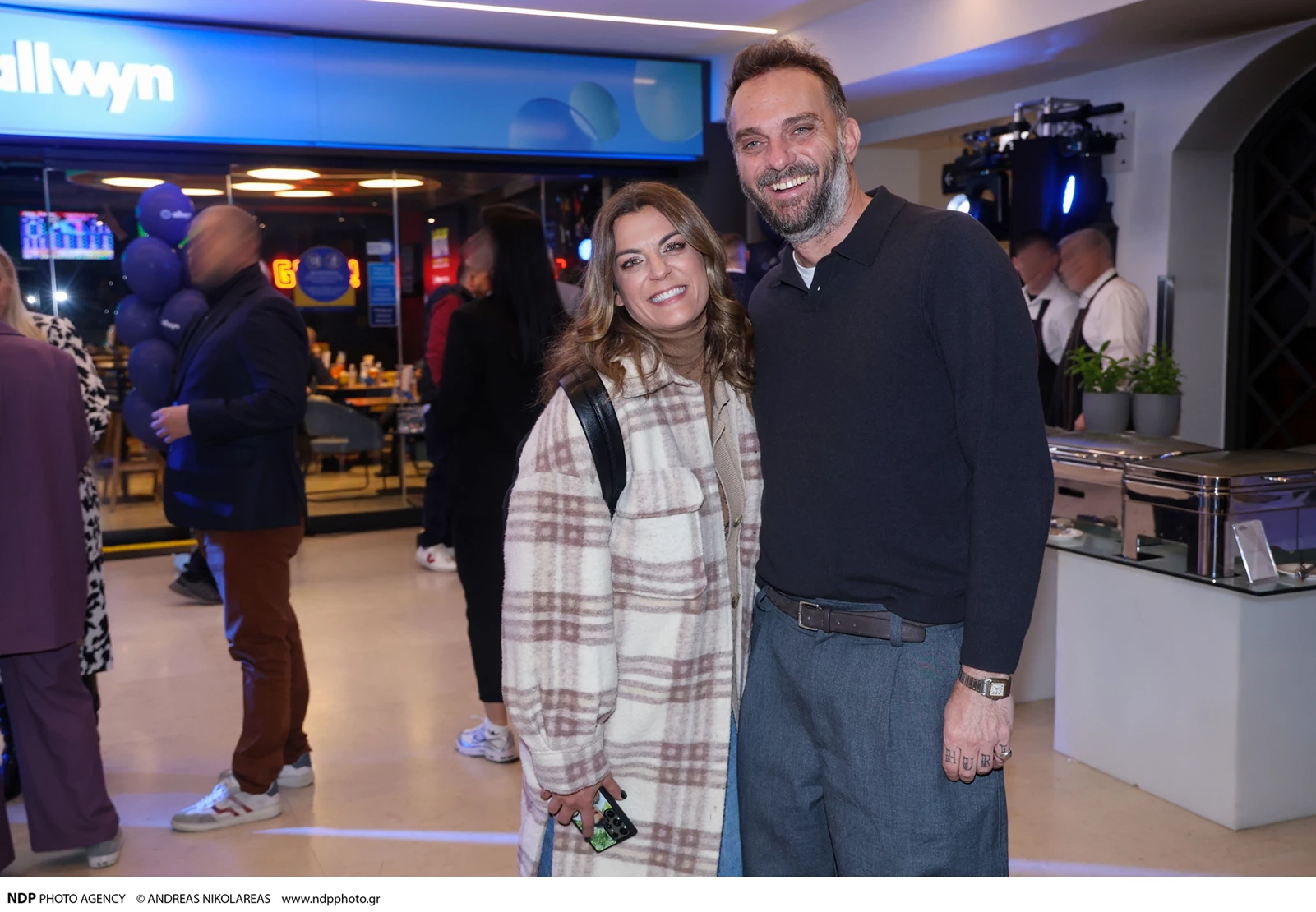 Xριστίνα Βραχάλη και Θέμης Καίσαρης στα εγκαίνια του νέου καταστήματος της Allwyn