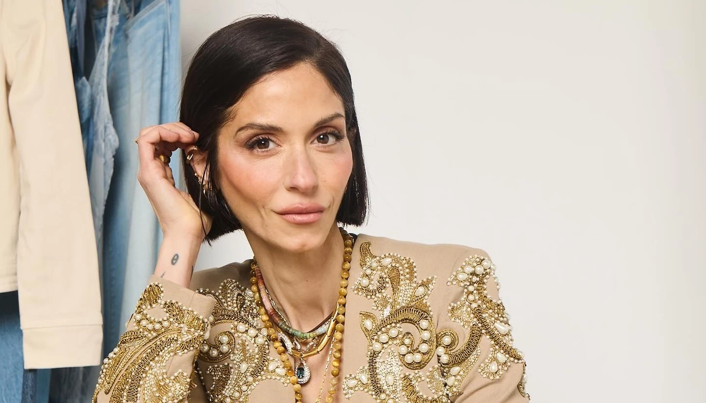 Σοφία Καρβέλα | Απαθανατίζει τον πατέρα της, Νίκο Καρβέλα και αποκαλύπτει την ομοιότητά τους