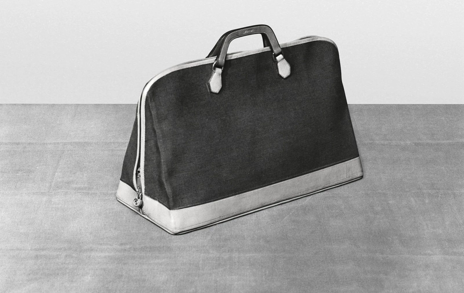 Squire Bag in uncoated cotton canvas, 1934 – The Alma bag, launched in 1992, was inspired by the Squire Bag