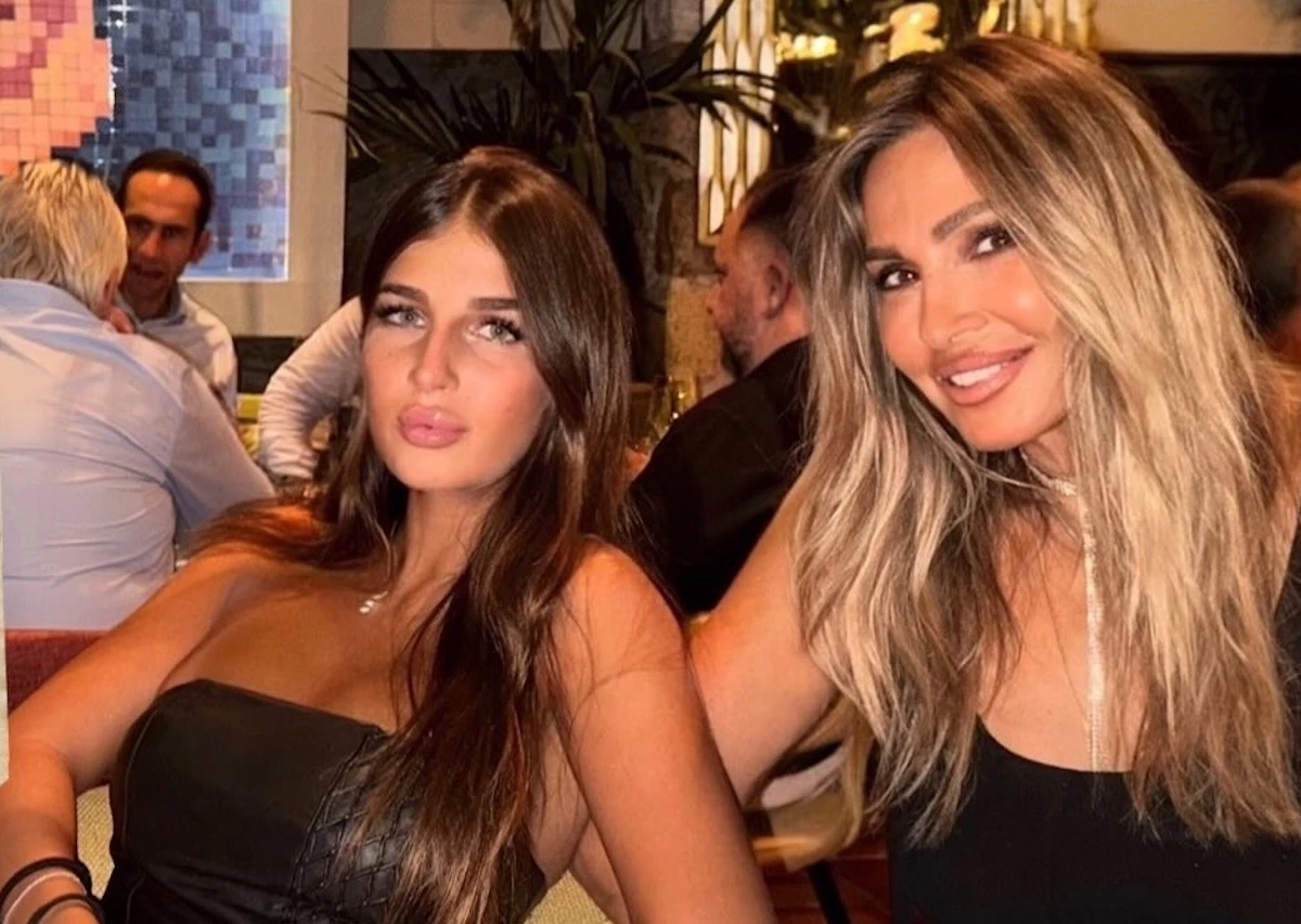 Περήφανη μητέρα η Ελένη Πετρουλάκη | Στη Νέα Υόρκη για χάρη των κοριτσιών της