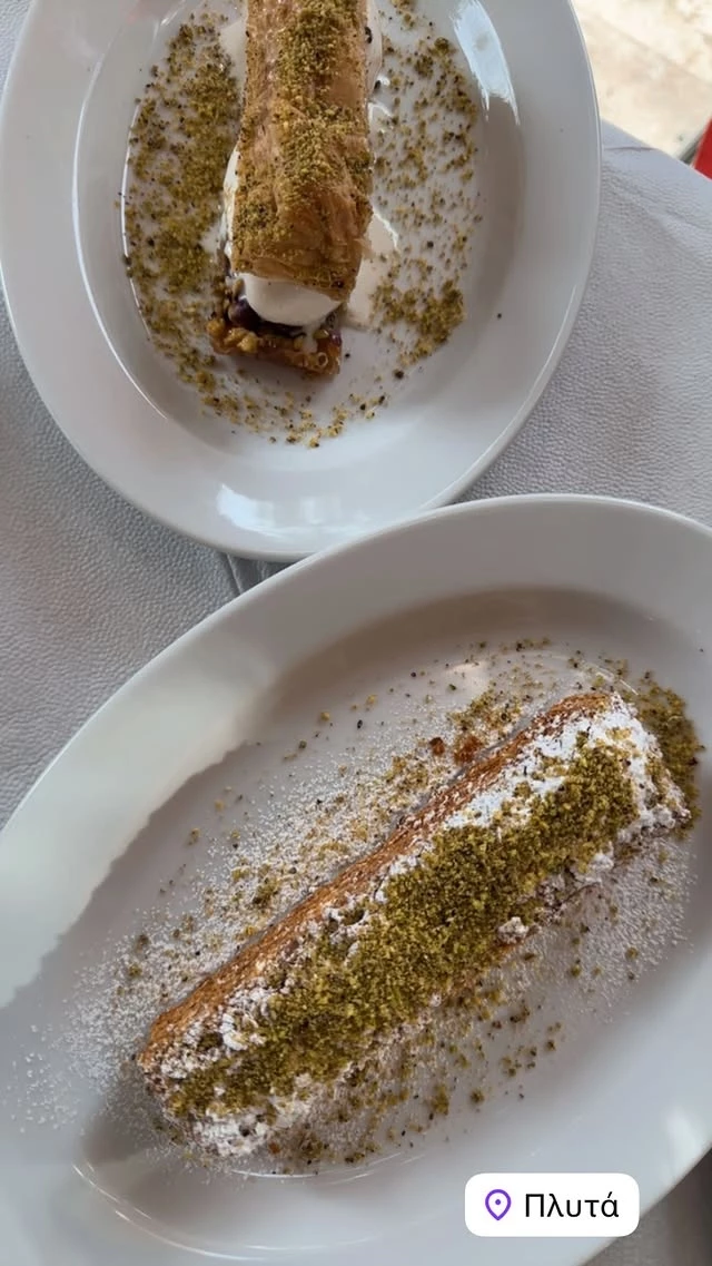 Η Ελένη Τσολάκη τρώει μιλφέιγ στο Παγκράτι