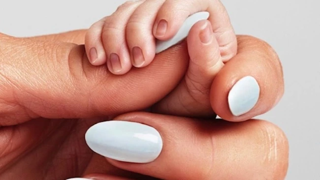 Η Paris Hilton έγινε μαμά