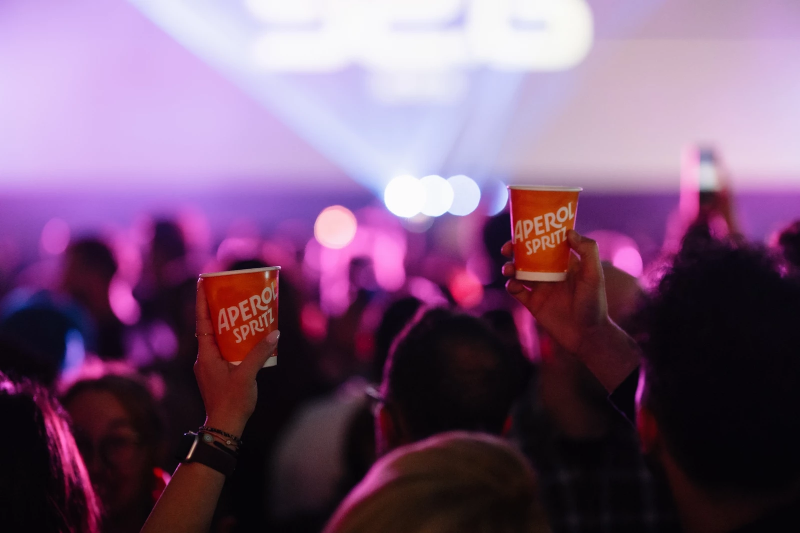 To Aperol πρωταγωνιστεί στα μεγαλύτερα φεστιβάλ του καλοκαιριού