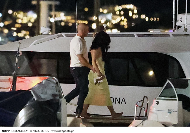 Lauren Sanchez | Με τον Jeff Bezos και τον πρώην σύντροφό της για διακοπές στην Ελλάδα - Το κίτρινο φόρεμά της