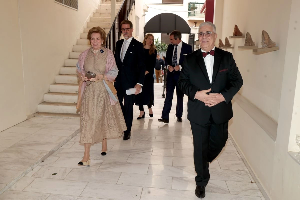 Νικόλαος Ντε Γκρες & Χρυσή Βαρδινογιάννη | Σπάνια κοσμική εμφάνιση με την Άννα Μαρία και τον Παύλο Ντε Γκρες