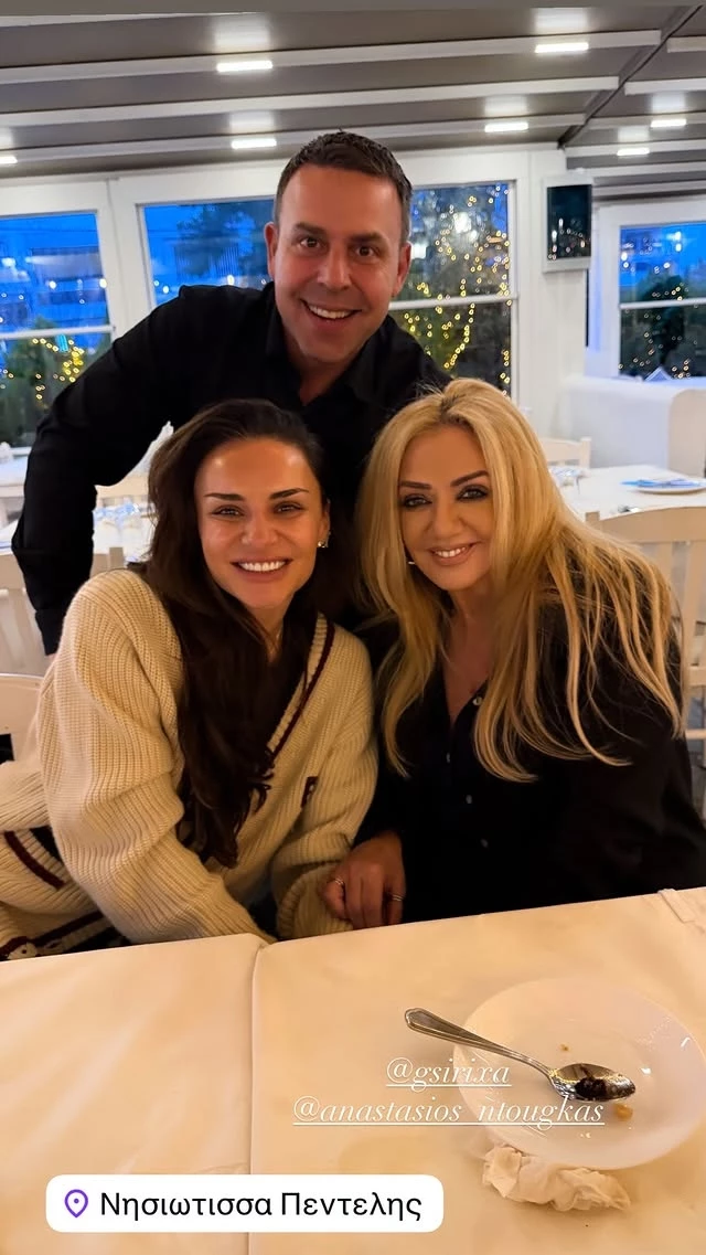 Η Ελένη Τσολάκη σε ψαροταβέρνα