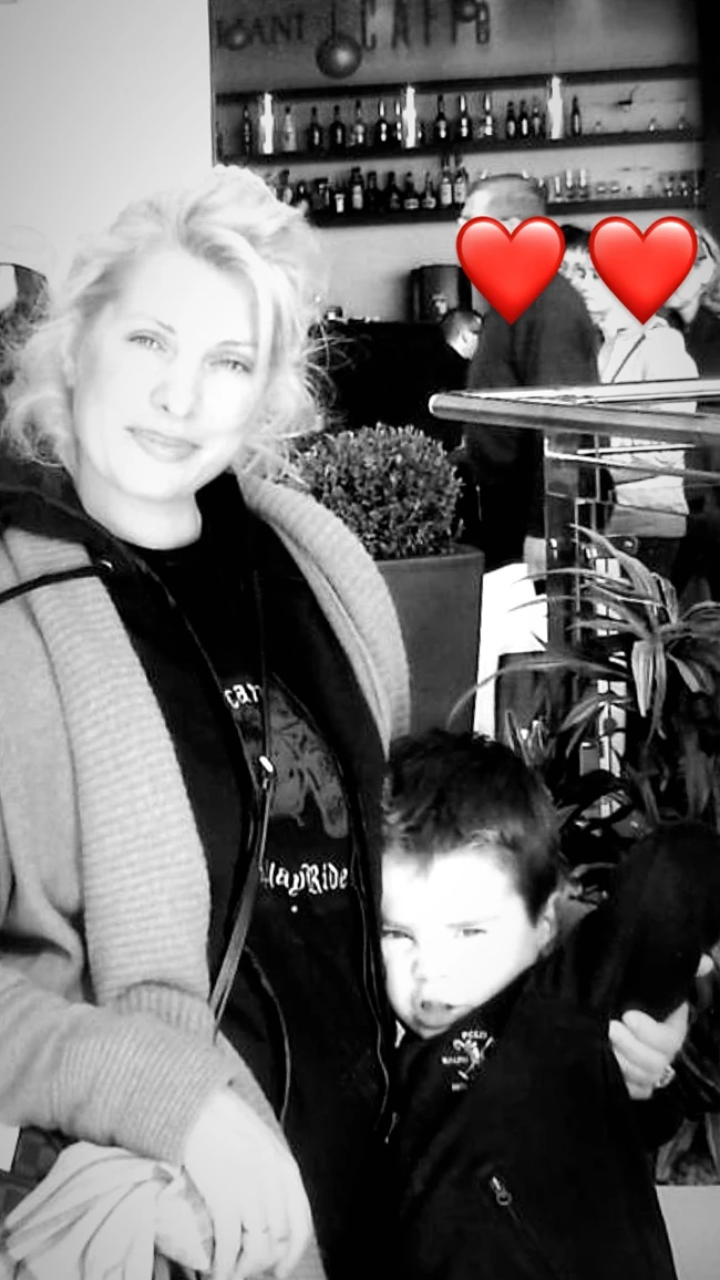Άγγελος Λάτσιος | Η πολύ σπάνια φωτογραφία με τη μητέρα του, Ελένη Μενεγάκη