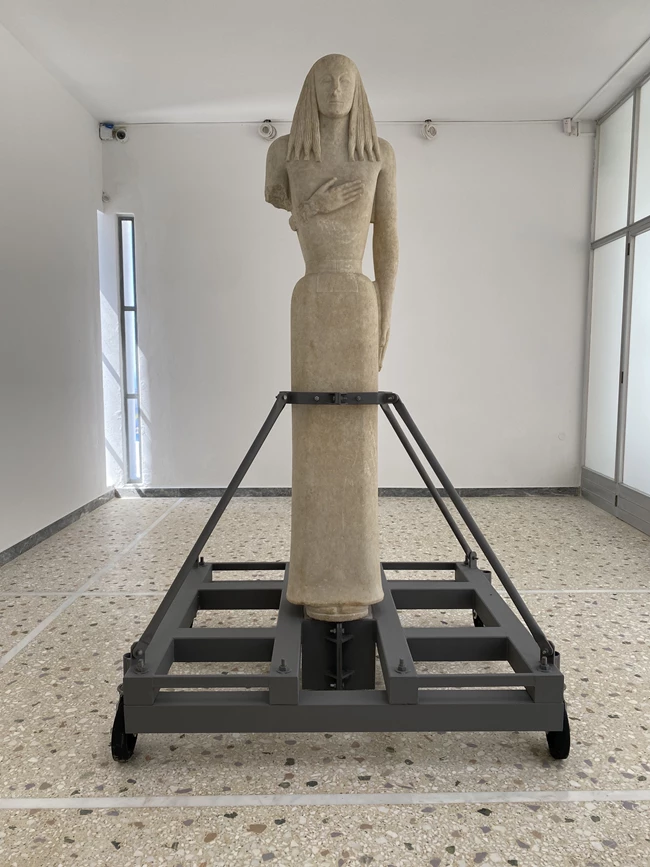 Η Κόρη της Θήρας | Το εντυπωσιακό άγαλμα στο Αρχαιολογικό Μουσείο Θήρας