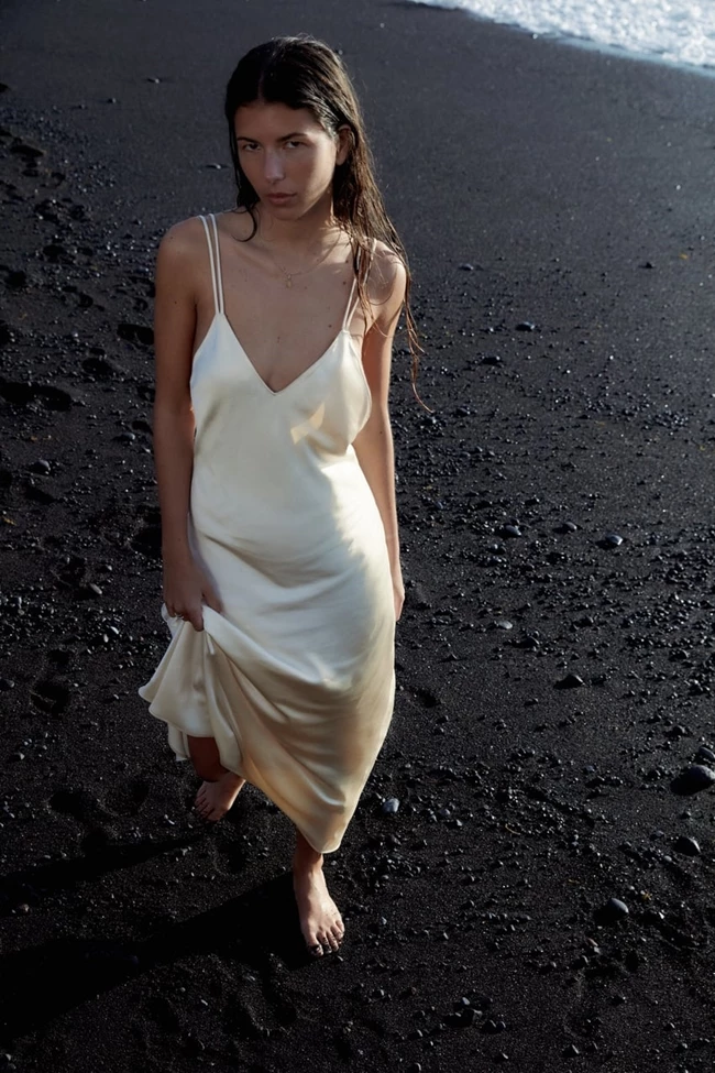 Φόρεμα σατινέ σε στιλ Lingerie, Zara