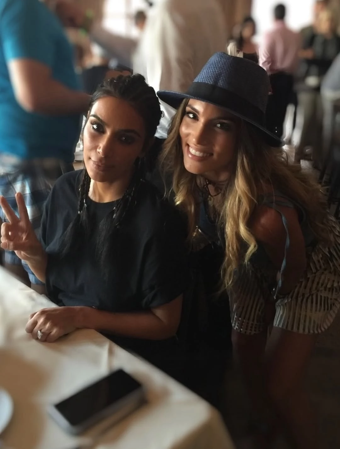 Η Αθηνά Οικονομάκου με την Kim Kardashian το 2016